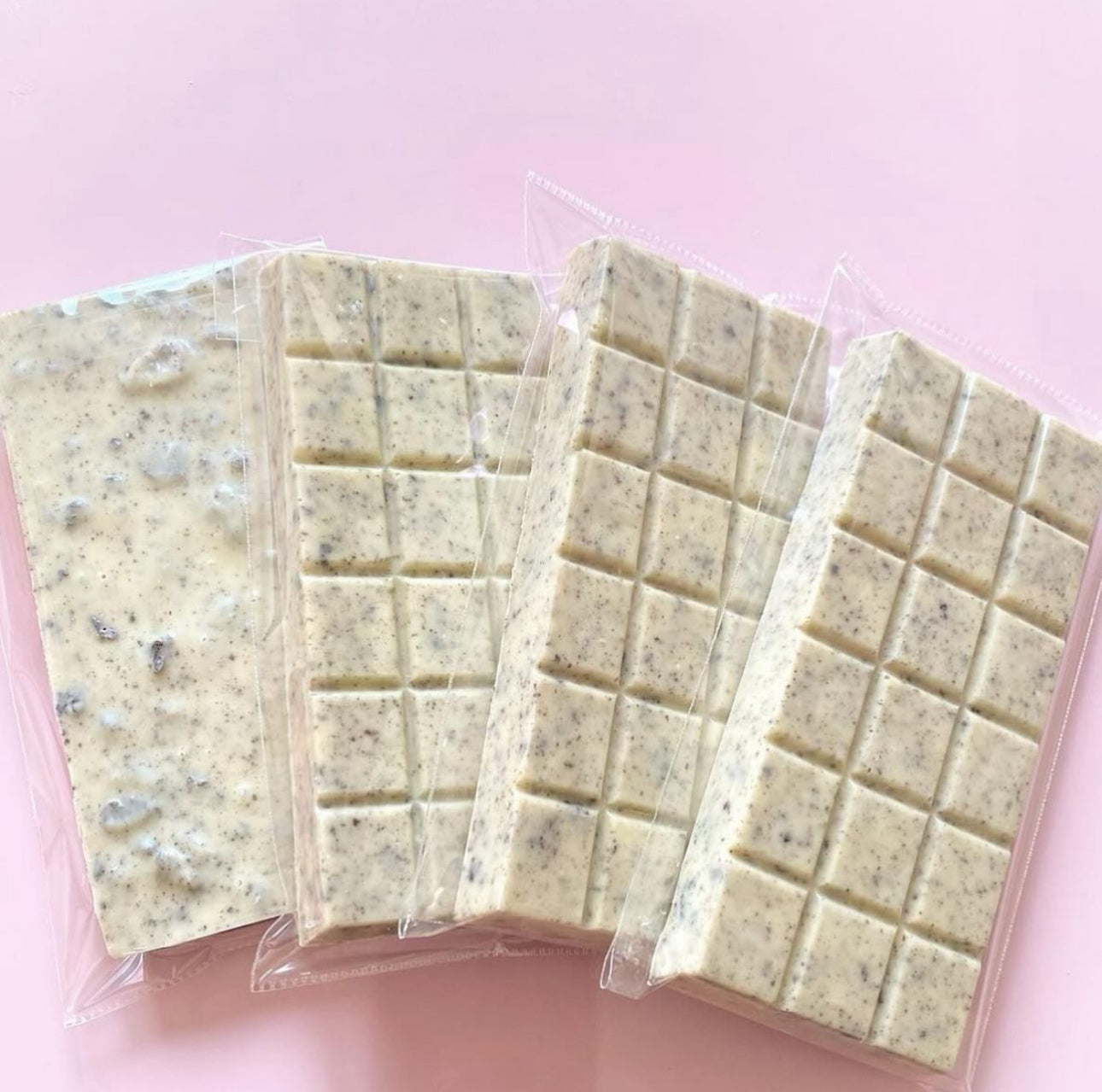 Chocolate Branco 28% Recheado com Nutella e Oreo