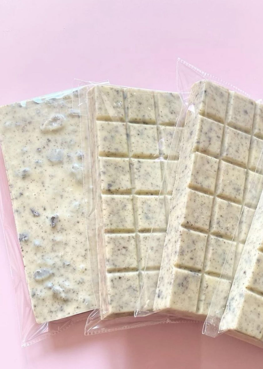 Chocolate Branco 28% Recheado com Nutella e Oreo