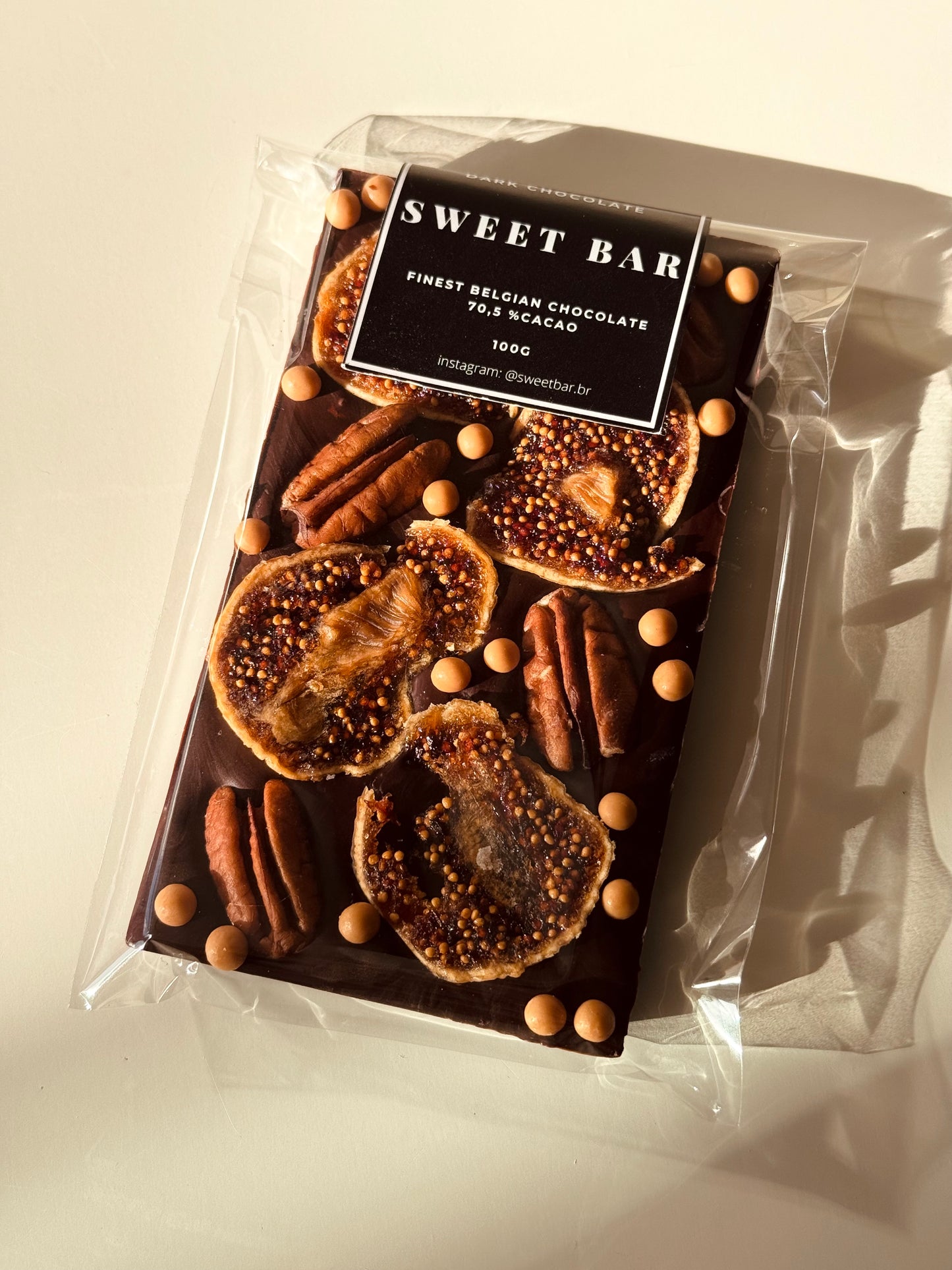 Chocolate Amargo com Figo Turco, Noz Pecan e Crispearls