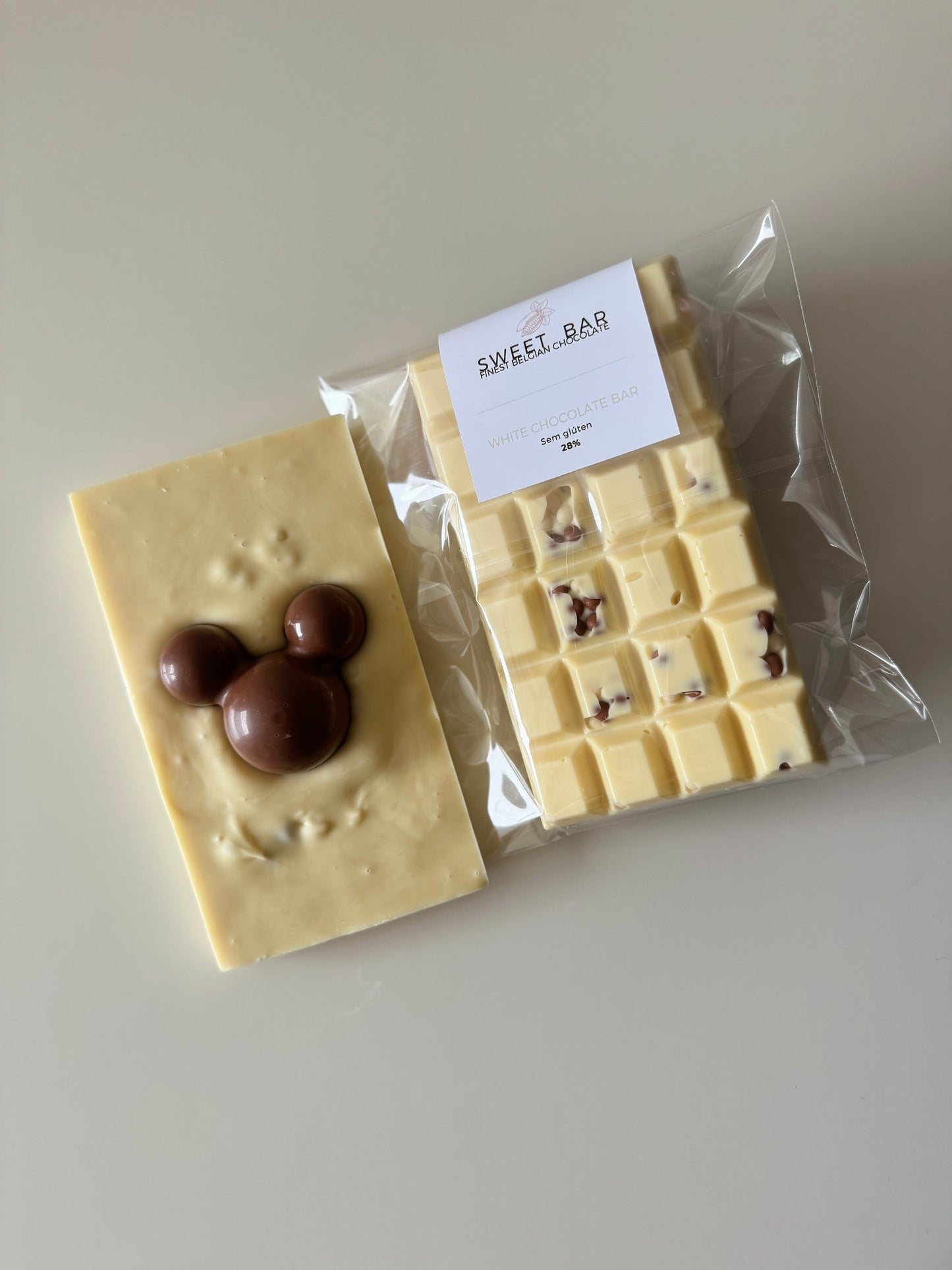 Barra de Chocolate Branco com Mickey de chocolate Ao Leite & Crispearls
