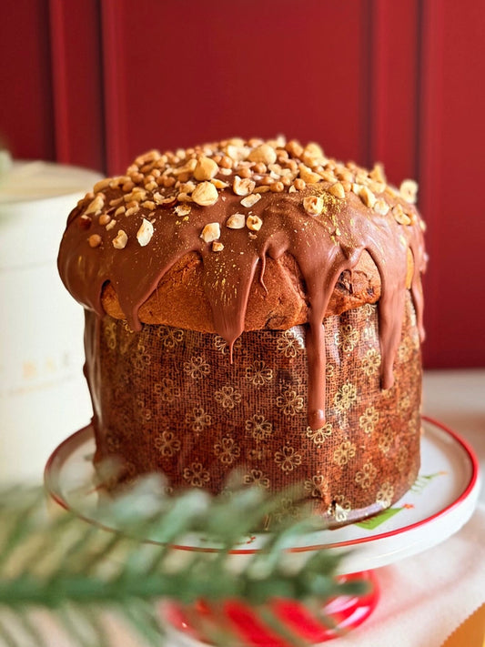 Panetone Gourmet Trufado de Chocolate Belga ao Leite com Avelãs e Crispearls