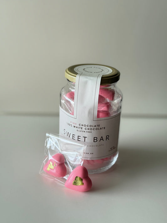 Pote com Mini Corações de Chocolate Rosa