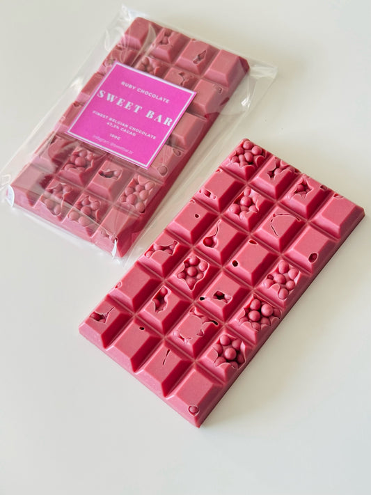 Chocolate Ruby com Crispearls Ruby