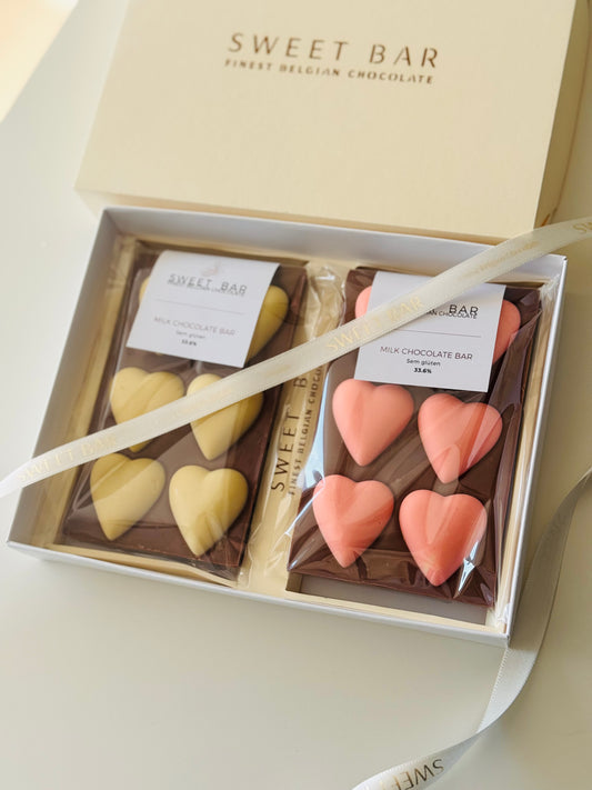 Caixa Premium de Chocolate Ao Leite com Mini Corações de  Chocolate Branco