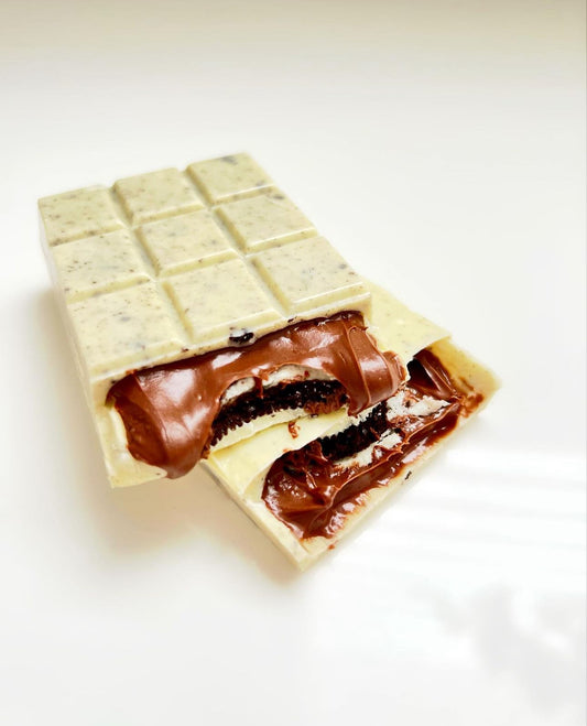 Chocolate Branco 28% Recheado com Nutella e Oreo