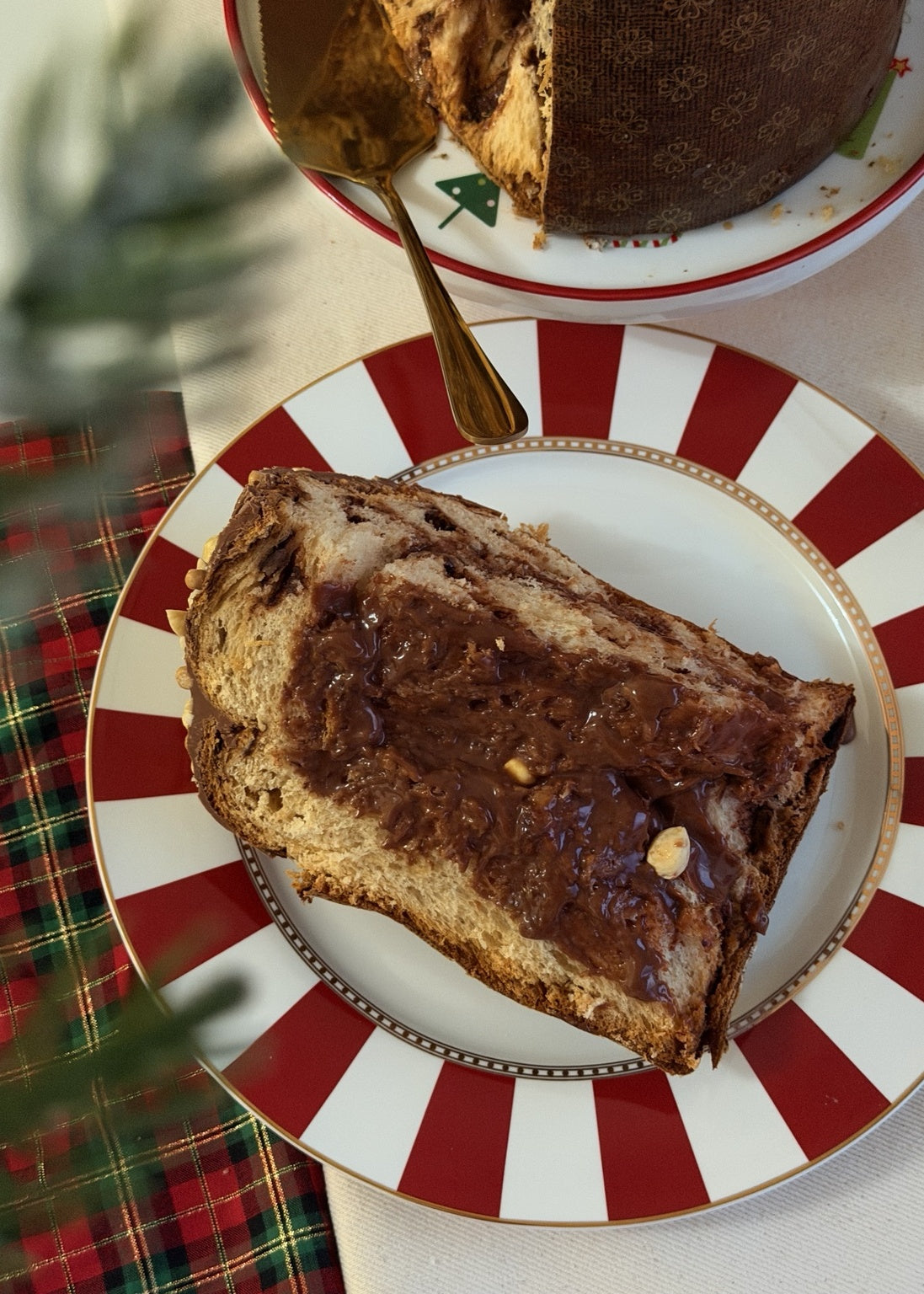 Panetone Gourmet de chocolate belga ao leite com avelãs e crispearls - foto 7