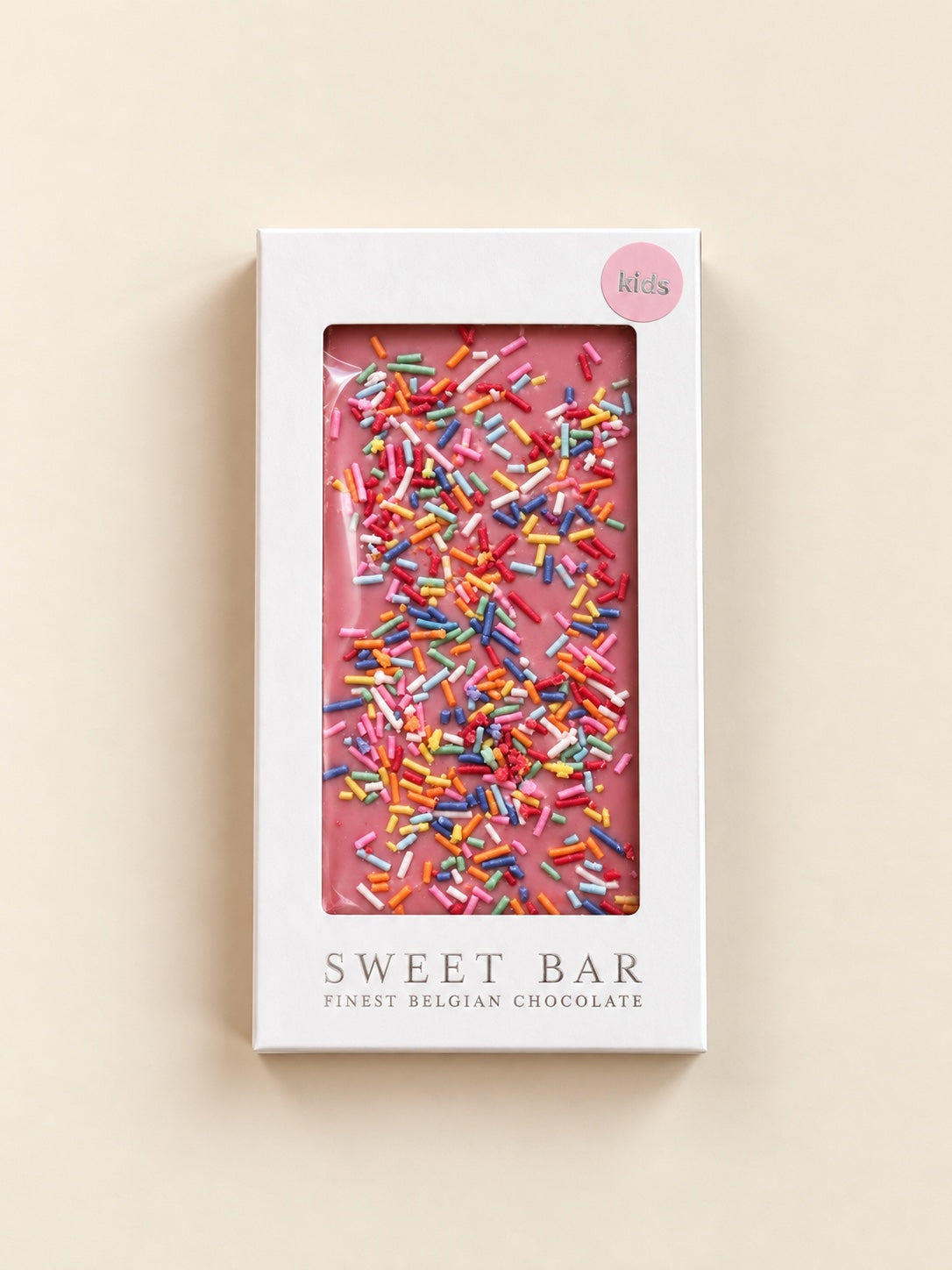 Barra de chocolate branco com confetes coloridos na embalagem Sweet Bar Kids