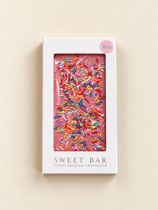 Barra de chocolate branco com confetes coloridos na embalagem Sweet Bar Kids