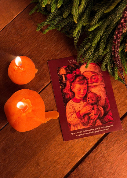 Cartão de Natal bordô Sweet Bar com velas e ramos de Natal