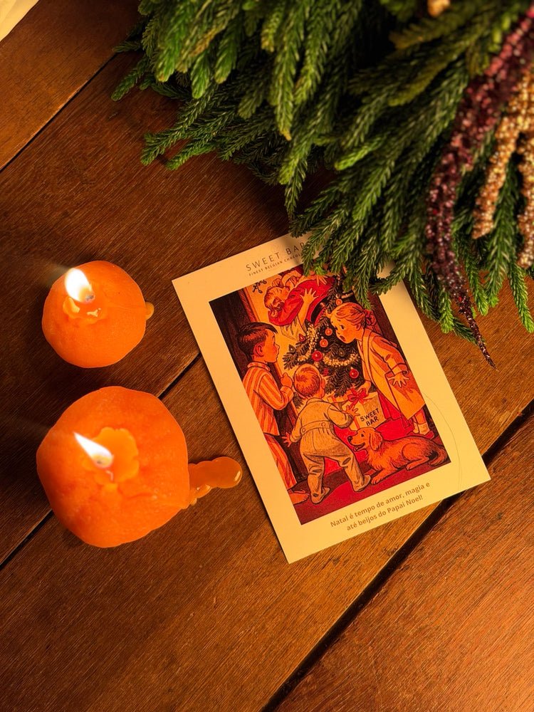Cartão de Natal branco Sweet Bar com velas e ramos de Natal
