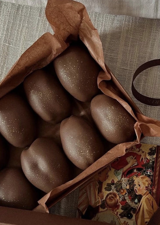 Caixa de tâmaras com cobertura de chocolate ao leite Sweet Bar para o Natal